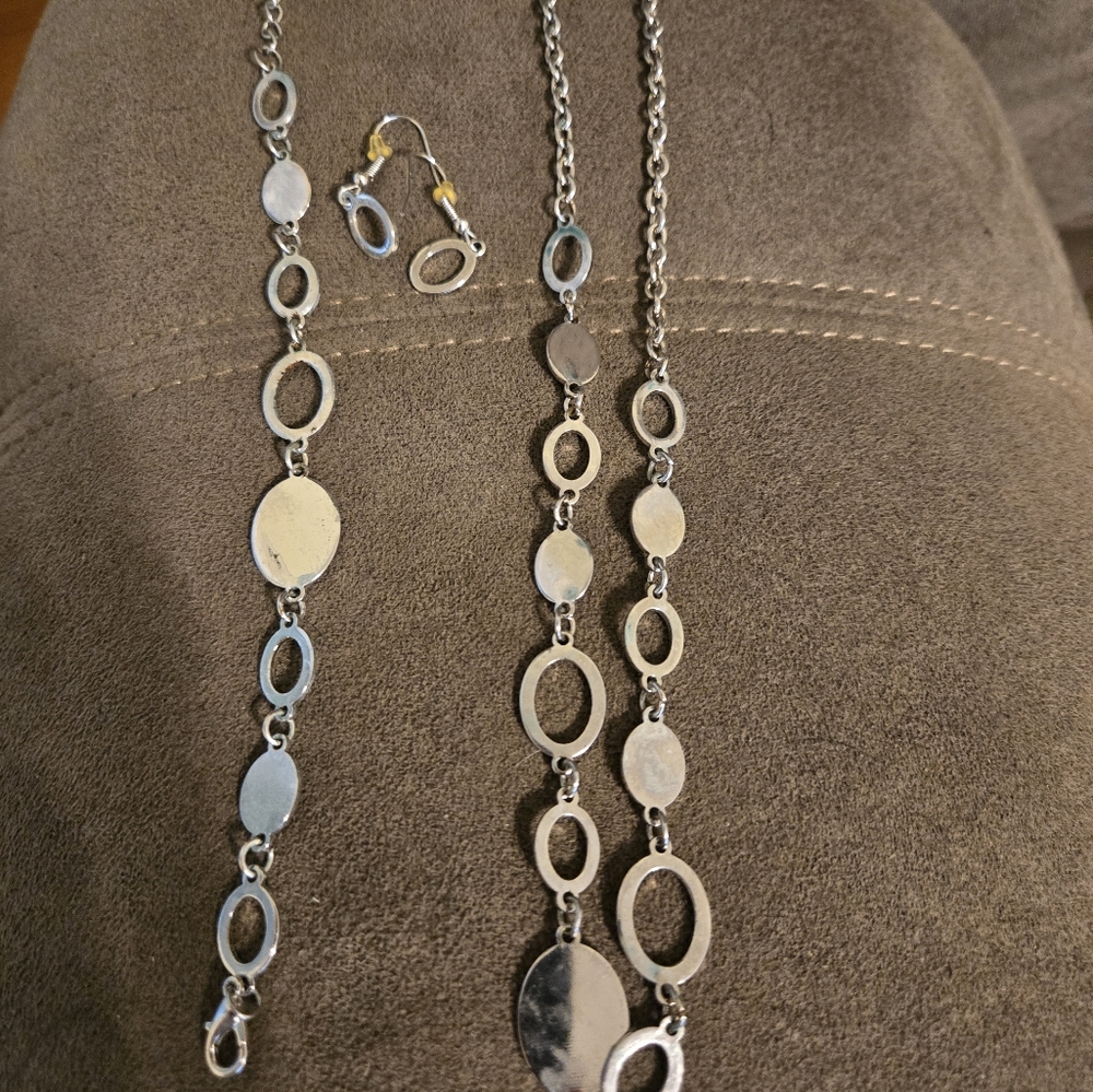 Paparazzi silver open circle closed circle necklace, bracelet, and earrings set